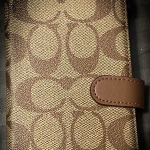 Coach iphone 13 Pro Folio In Signature Canvas